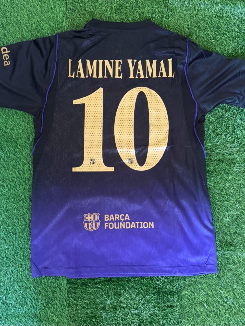 Lamine Yamal Barcelona jersey